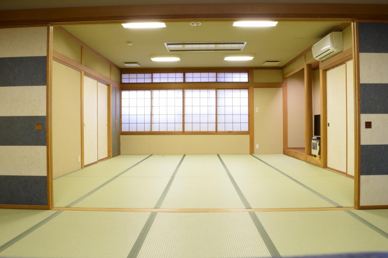 Отель Takasaki Kannonyama Onsen Kinzanso Экстерьер фото