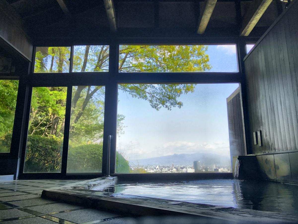 Отель Takasaki Kannonyama Onsen Kinzanso Экстерьер фото