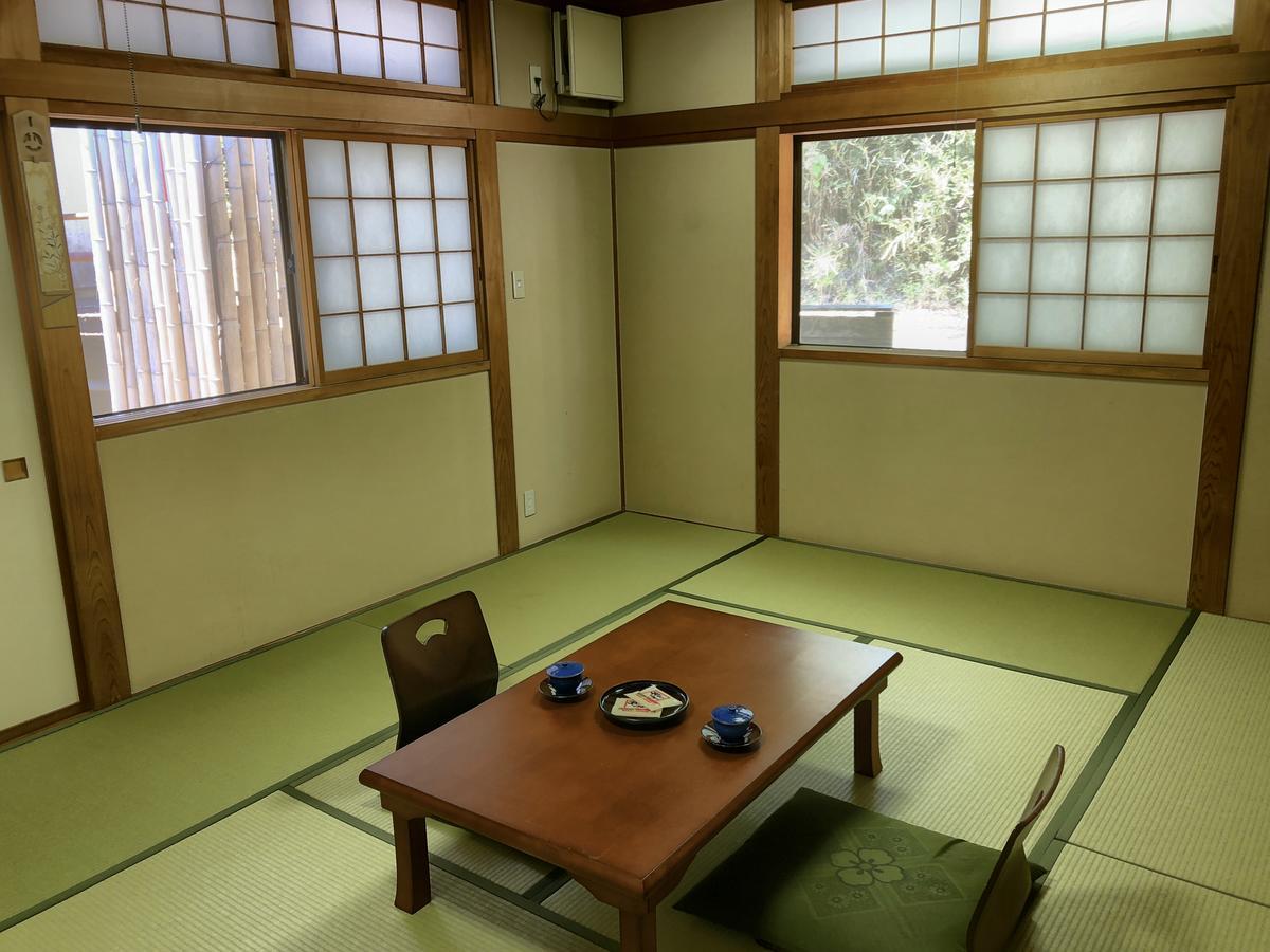 Отель Takasaki Kannonyama Onsen Kinzanso Экстерьер фото